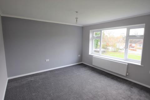 2 bedroom maisonette to rent, Hinton Close, Berkshire RG45