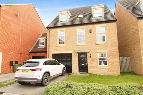 4 bedroom detached house to rent, Renison Court, Leeds LS15