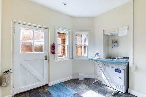 undefined, Abington Avenue, Northampton NN1