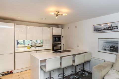 2 bedroom flat to rent, Admiralty Road, Portsmouth PO1