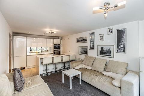 2 bedroom flat to rent, Admiralty Road, Portsmouth PO1