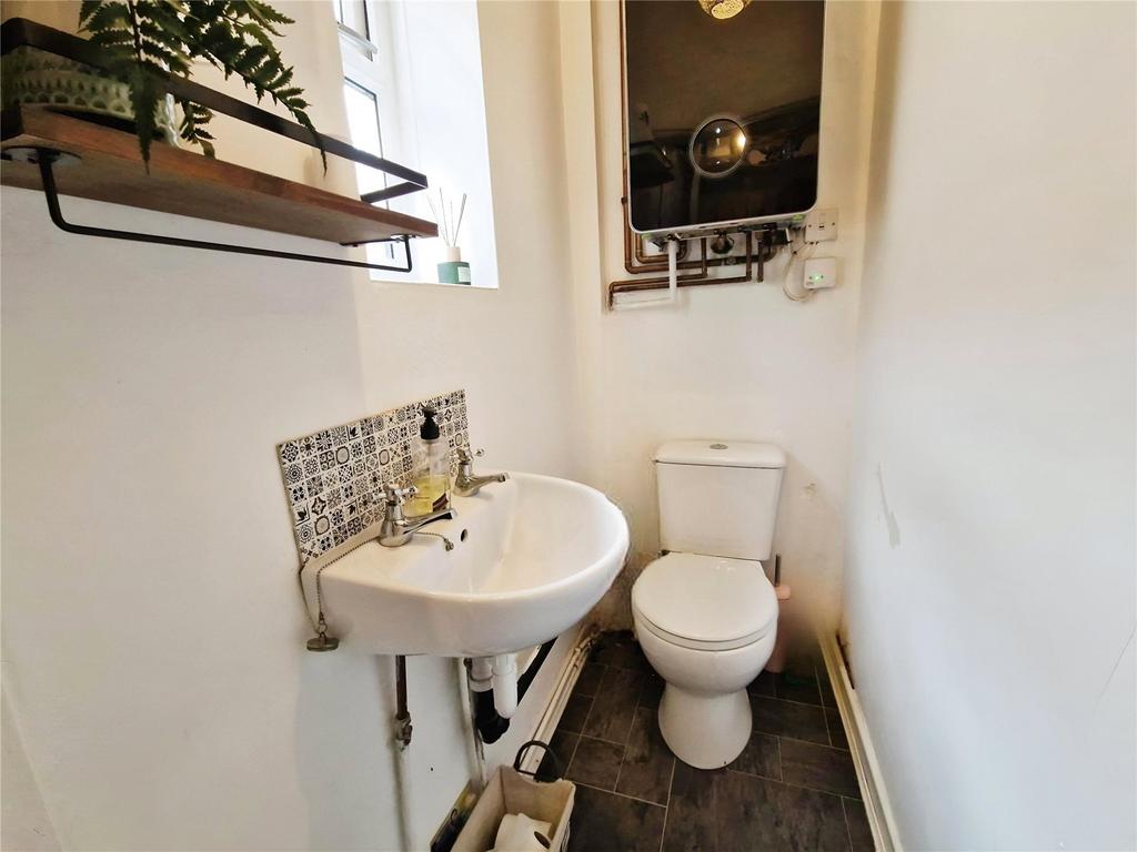 Cloakroom/Wc