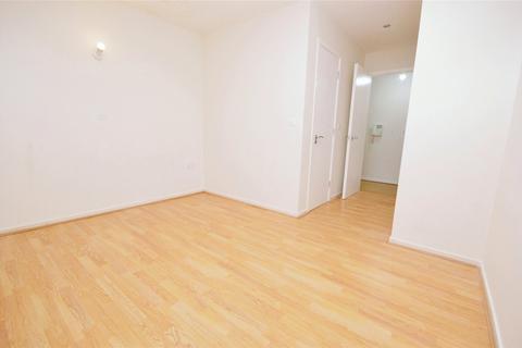 2 bedroom flat to rent, Ashford Road, Middlesex TW13