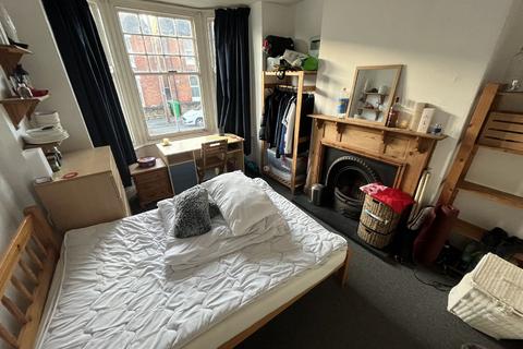 4 bedroom house to rent, Nottingham NG7