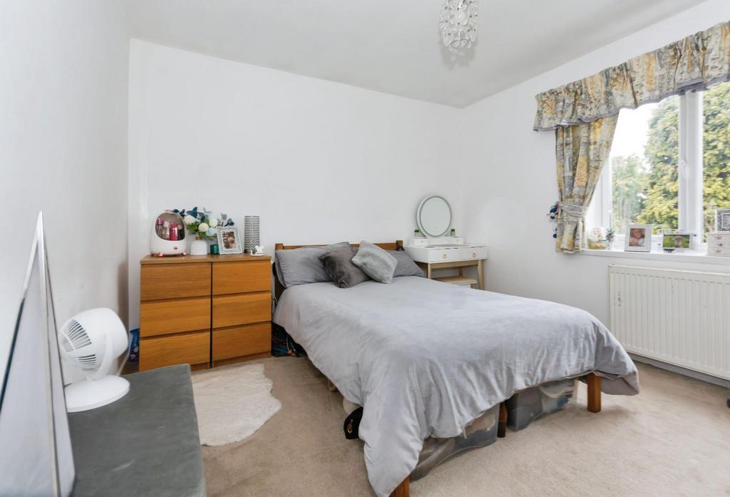Bedroom 2 (2).jpg