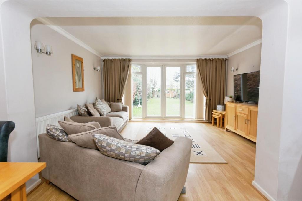 Living area 2.jpg