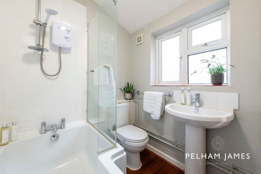 Bathroom, 16 Austin Street, Stamford