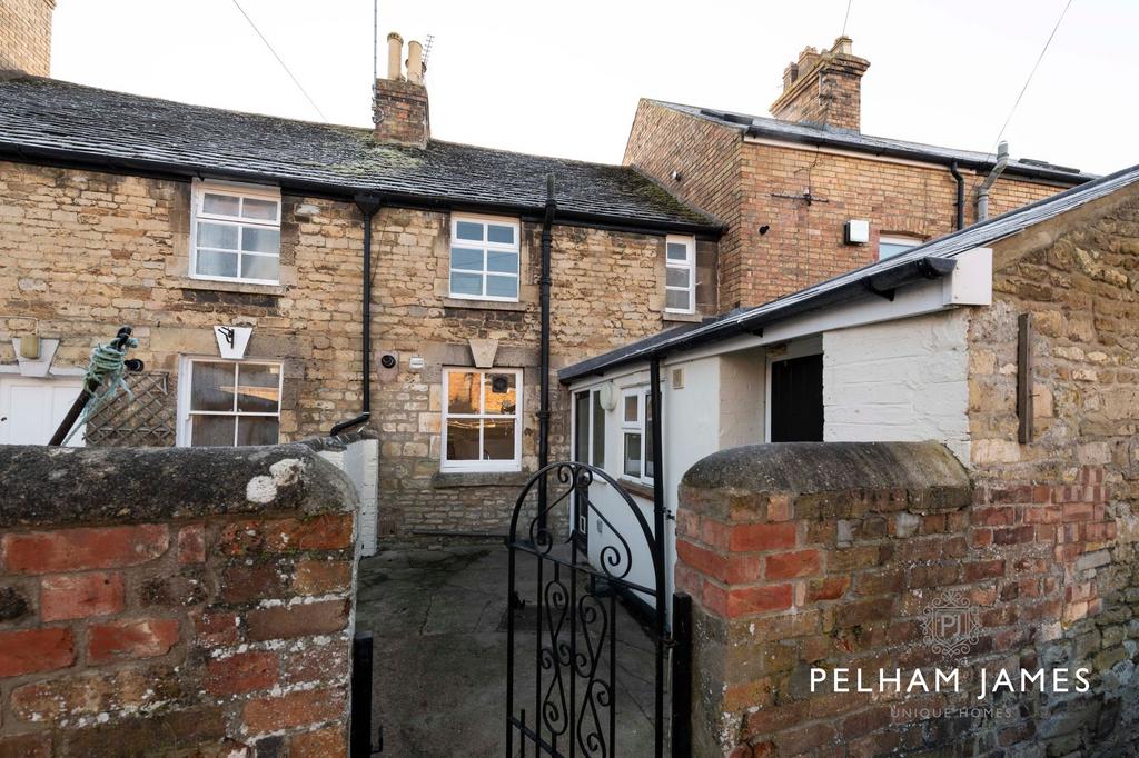 Courtyard, 16 Austin Street, Stamford