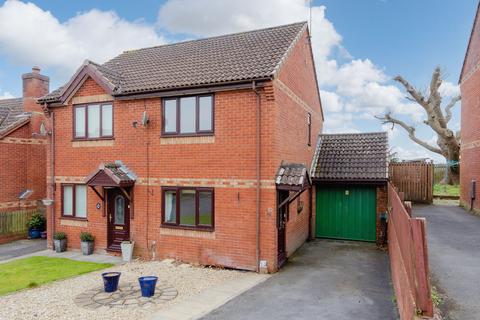 42 Avranches Avenue, Crediton, EX17 2HB