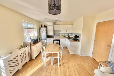 2 bedroom flat for sale, Signal Way, Chippenham