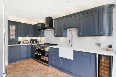 4 bedroom semi-detached house for sale, Sinclair Road, London E4