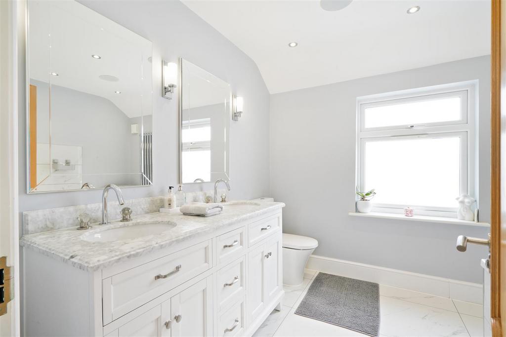 42 Sinclair Road - YGoat Tri Ss INPg Rh Rw EA.jpg