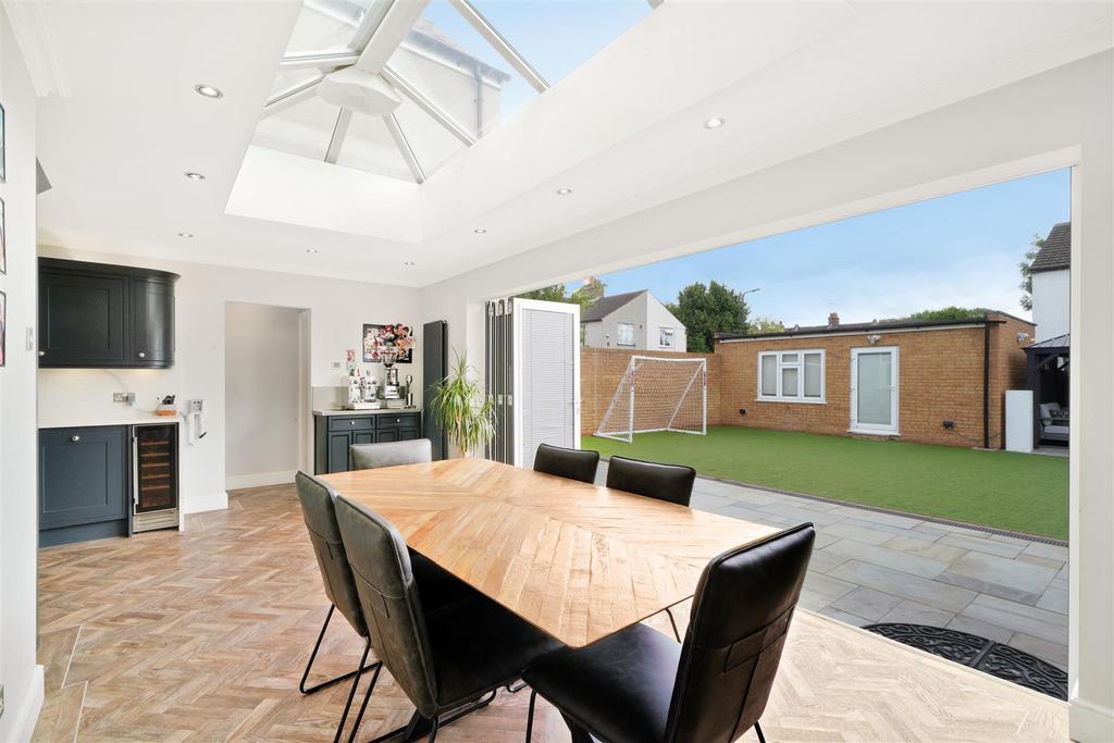 42 Sinclair Road - lm YY2q1 Vn Mh3 R366 Brm R.jpg