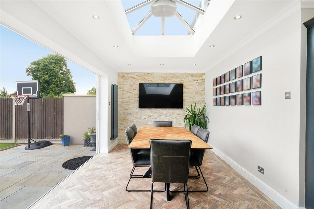 42 Sinclair Road - mb IFpn OLc27 Hvy Ae SDU7.jpg