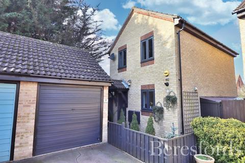 9 Robert Close, Chelmsford, CM2 6FJ
