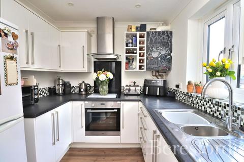 9 Robert Close, Chelmsford, CM2 6FJ