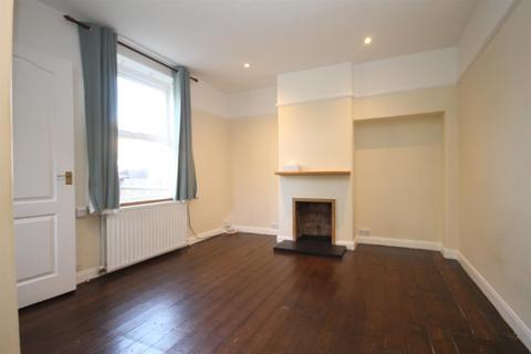 2 bedroom end of terrace house to rent, Shap Crescent, Carshalton