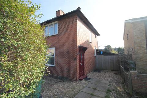 2 bedroom end of terrace house to rent, Shap Crescent, Carshalton