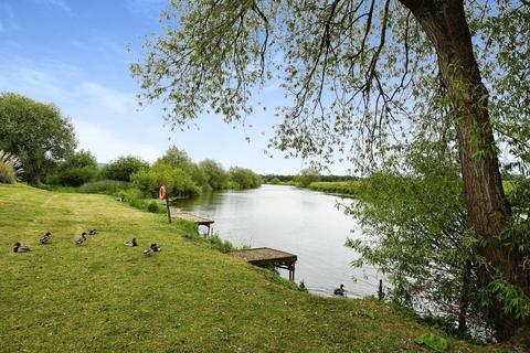 2 bedroom lodge for sale, Tewkesbury, Gloucestershire, GL20