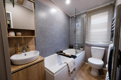 undefined, Tewkesbury, Gloucestershire, GL20