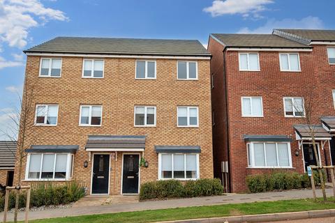 3 bedroom semi-detached house to rent, Horwood Drive, Gedling, Nottingham, Nottinghamshire, NG4