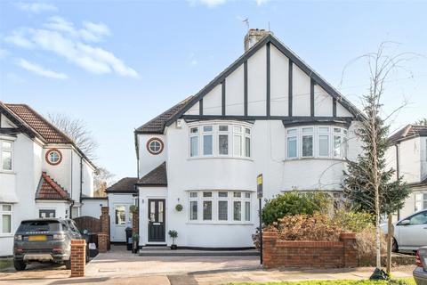 17 Birch Tree Avenue, West Wickham, BR4 9EG