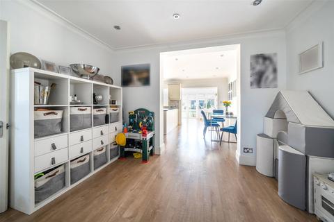 17 Birch Tree Avenue, West Wickham, BR4 9EG