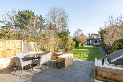 17 Birch Tree Avenue, West Wickham, BR4 9EG