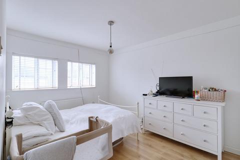 31 Nare Road, Aveley, South Ockendon, RM15 4RB