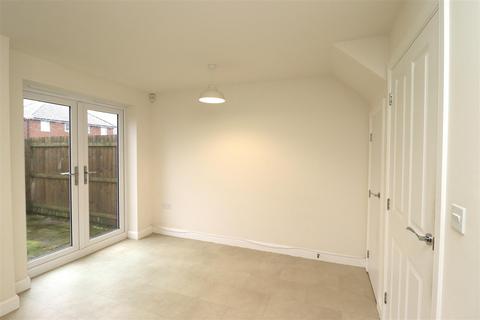 10 Airedale Drive, Brough, HU15 1US