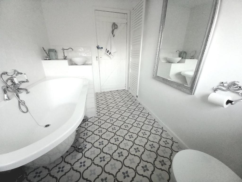 Bathroom.JPG