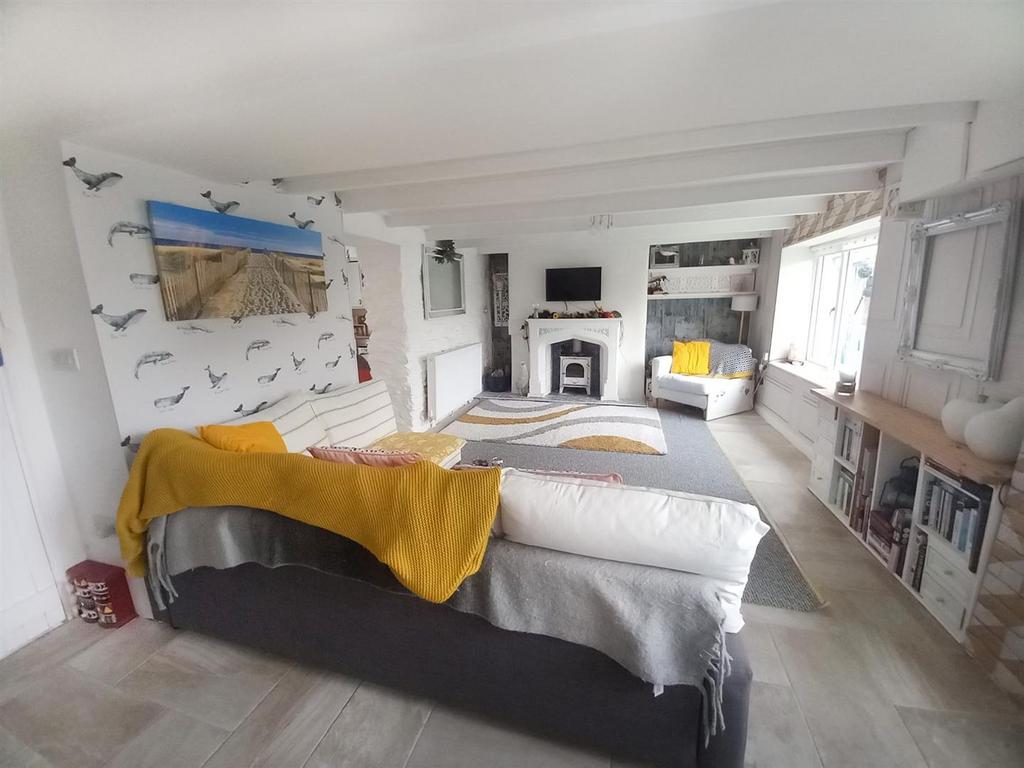 Sitting room 2 2.jpg