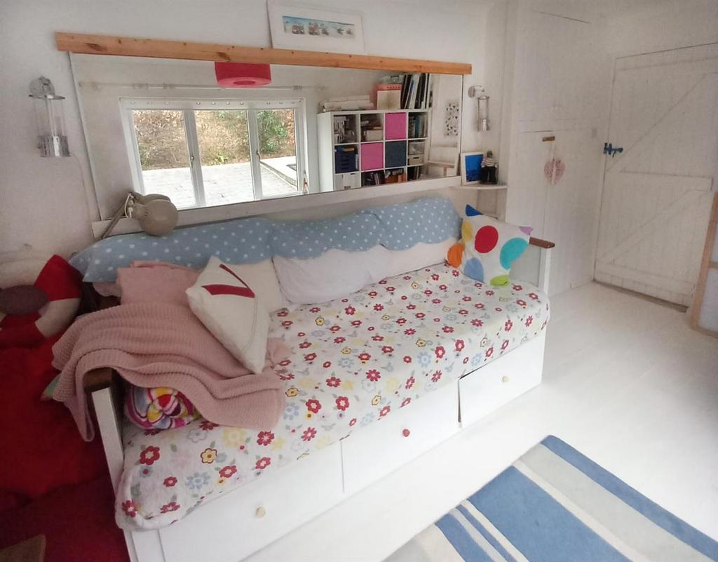 Bed 2 2.jpg