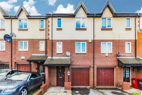 3 bedroom terraced house to rent, Littlebrook Avenue, Burnham SL2