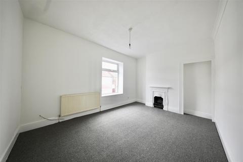 2 bedroom end of terrace house to rent, Rosmead Street, Hull