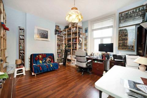 3 bedroom flat for sale, Canfield Gardens, London NW6