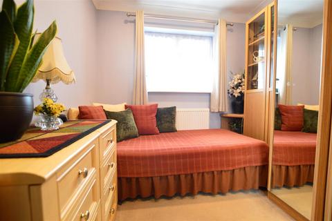 32 Chatfield, Slough, SL2 1SF