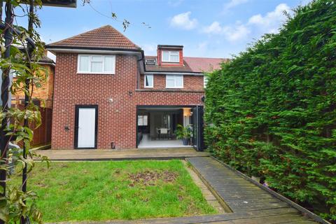 32 Chatfield, Slough, SL2 1SF