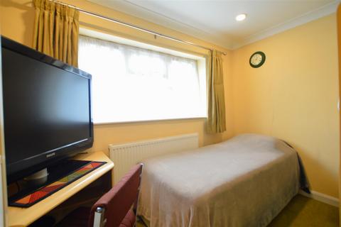 32 Chatfield, Slough, SL2 1SF