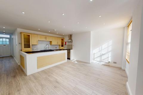 3 bedroom flat to rent, Park Crescent, Brighton, BN2