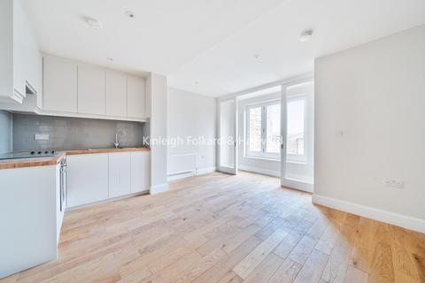 1 bedroom apartment to rent, Berrymead Gardens London W3