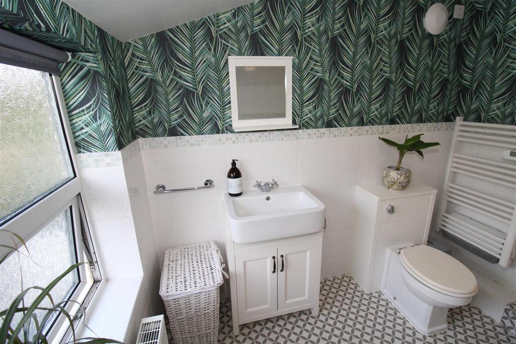En-Suite Bathroom
