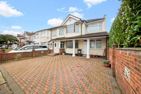 6 bedroom end of terrace house for sale, Hounslow TW4