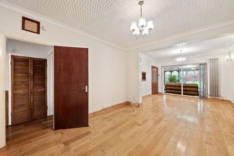 6 bedroom end of terrace house for sale, Hounslow TW4