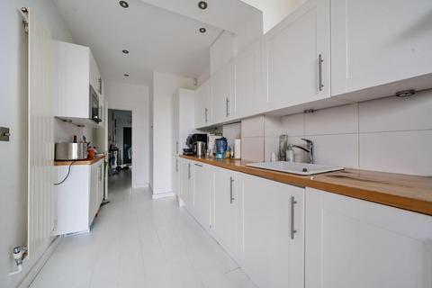 31 Linkside, London, N12 7LE