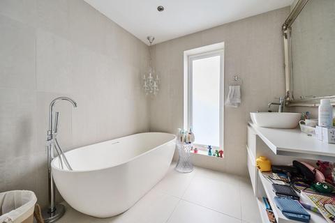 31 Linkside, London, N12 7LE