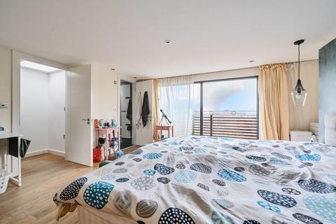 31 Linkside, London, N12 7LE