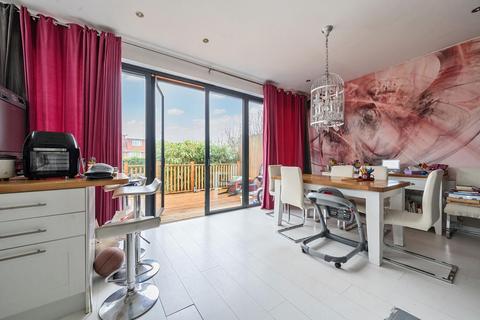 31 Linkside, London, N12 7LE