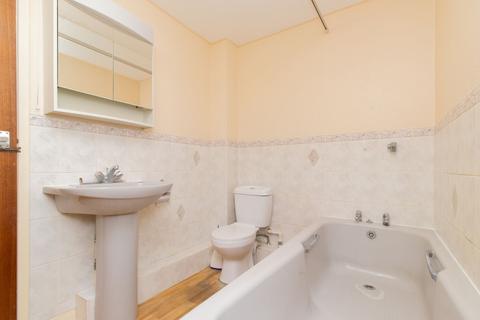 2 bedroom flat for sale, St. Mildreds Avenue, Kent House, CT10