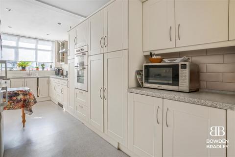 3 bedroom end of terrace house for sale, Ashburton Avenue, Seven Kings